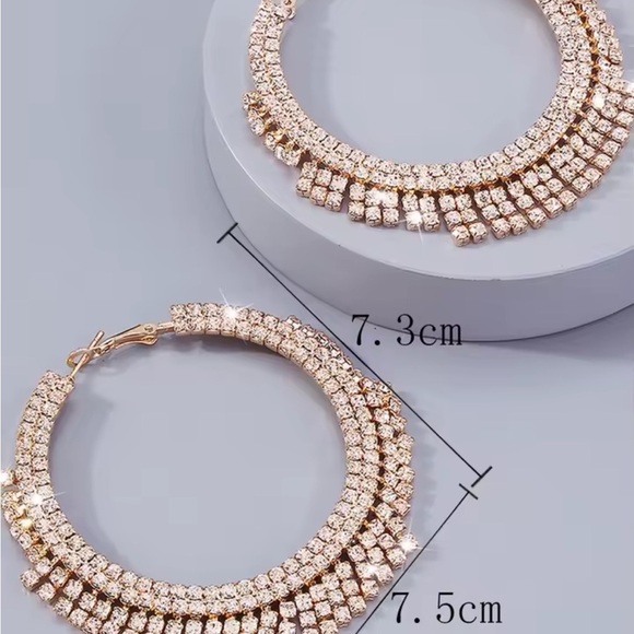 Radiant Gold Teardrop Earrings with Intricate Detailing - Picture 3 of 3